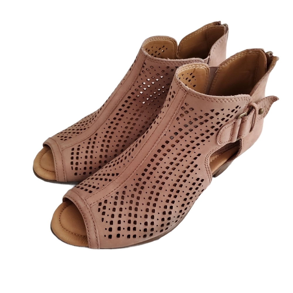 Earth Keri Taupe Peep Toe Shootie